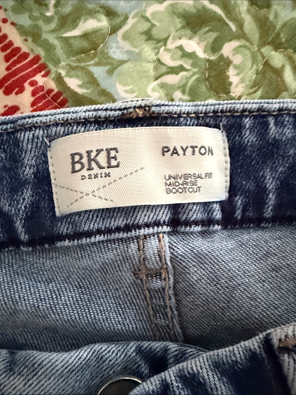 BKE bootcut Leg Jeans in Medium Blue Wash - Picture 2 of 3